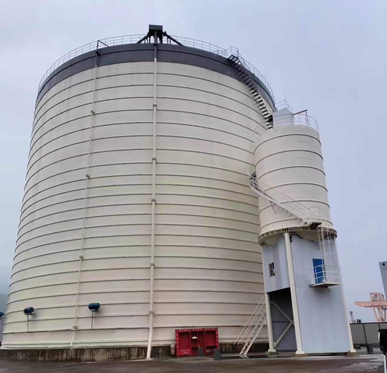 大新10万吨水泥钢板库